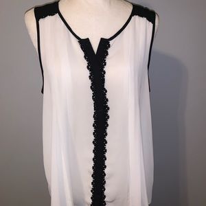 Elle Black and White Sleeveless Button Blouse Lace Detail Large